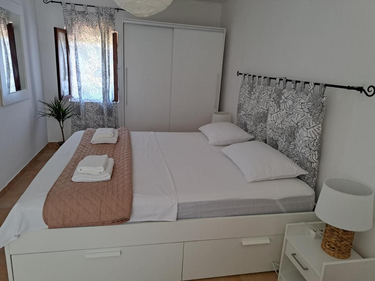 Family Apartment In Center Of Murter Exterior foto